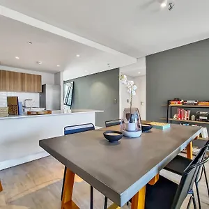 Apartment Chic, 2 Bed With Mountain Views! Walk To The Waterfront!, Cape Town